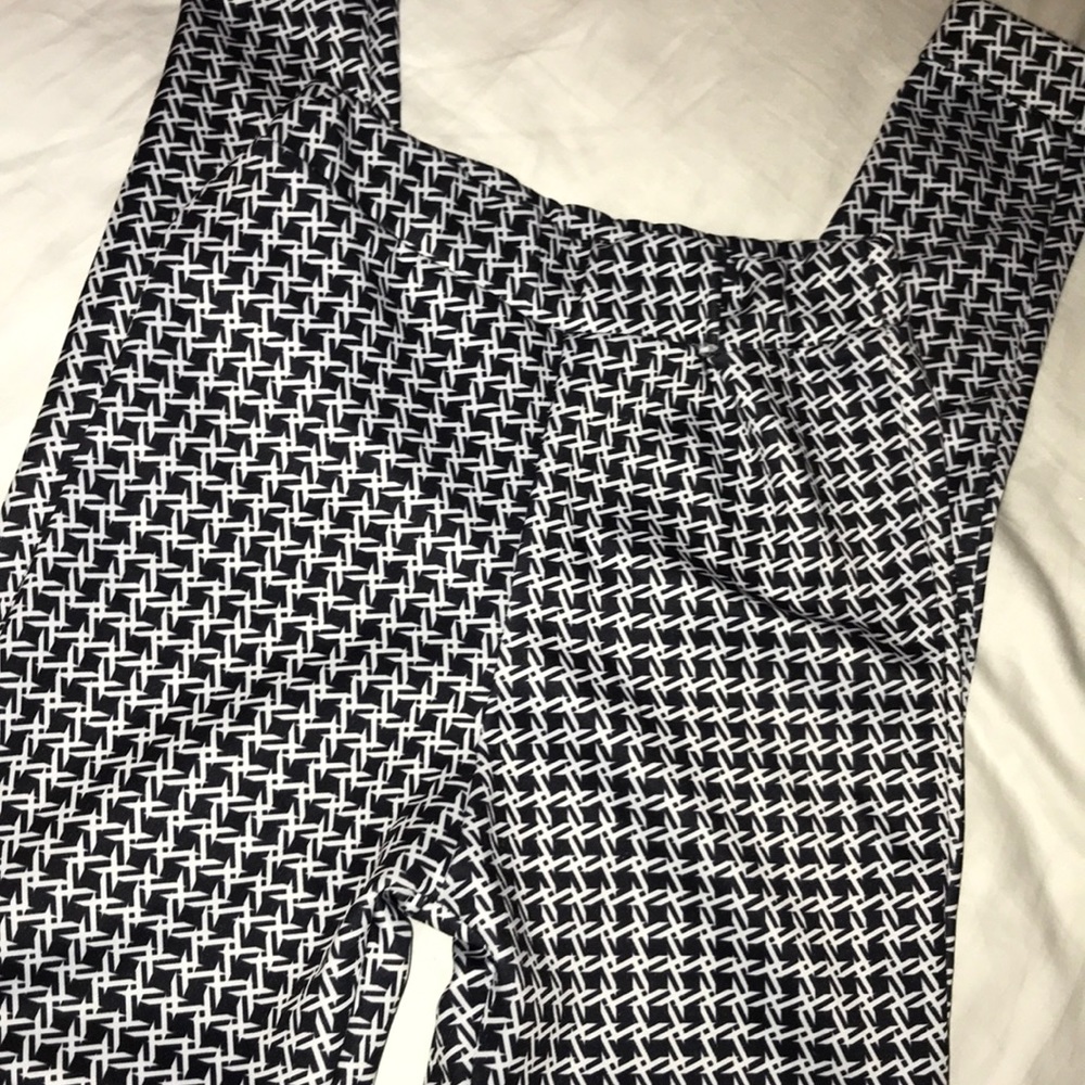 Black and White Patterned Leggings